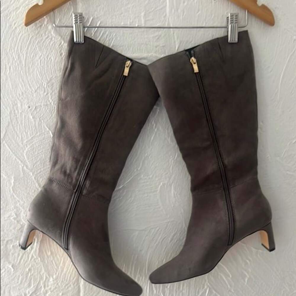 Gray Heeled Boots with Pointed Toe and Gold Zipper
